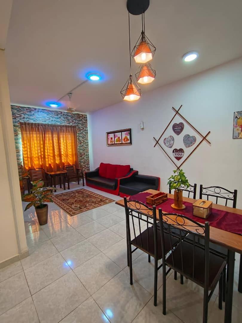 Homestay Budget Kuala Terengganu Tulipsia House Kültér fotó